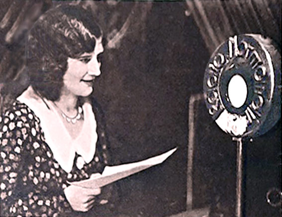 Francine Lemaître - au micro de Radio Normandie