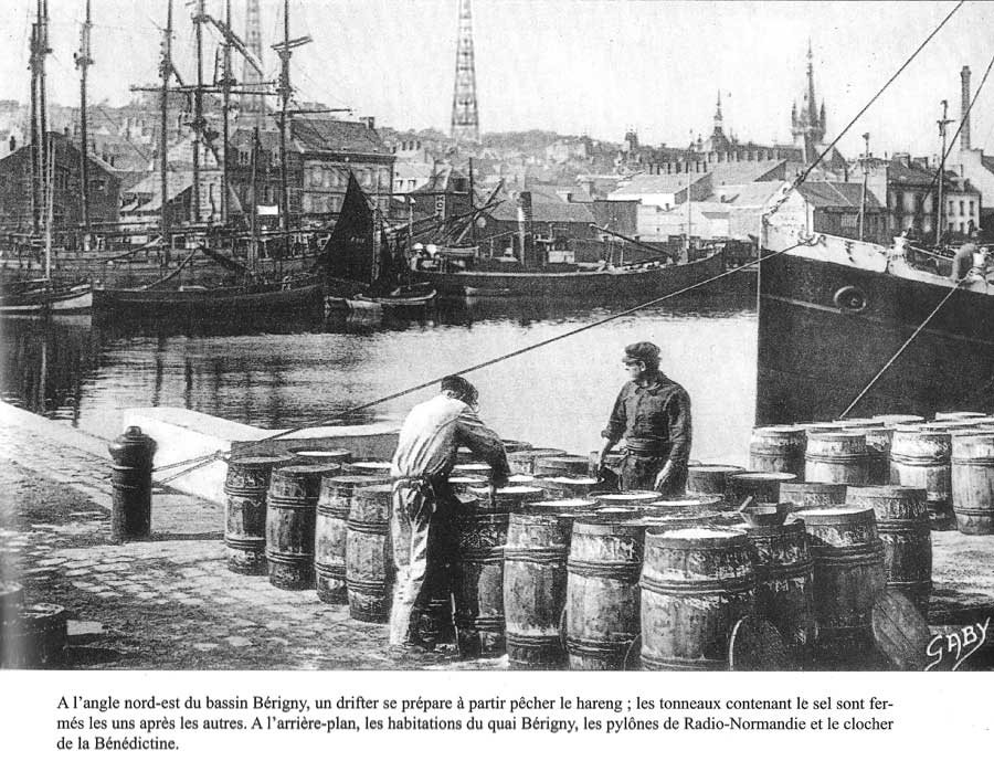 Port de Fécamp avec antennes de Radio Normandie